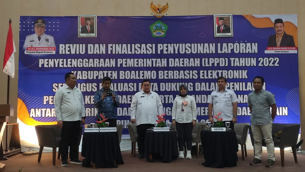 Penjabup Boalemo Hendriwan saat menghadiri kegiatan Reviu dan Finalisasi Penyusunan LPPD Boalemo Tahun 2022