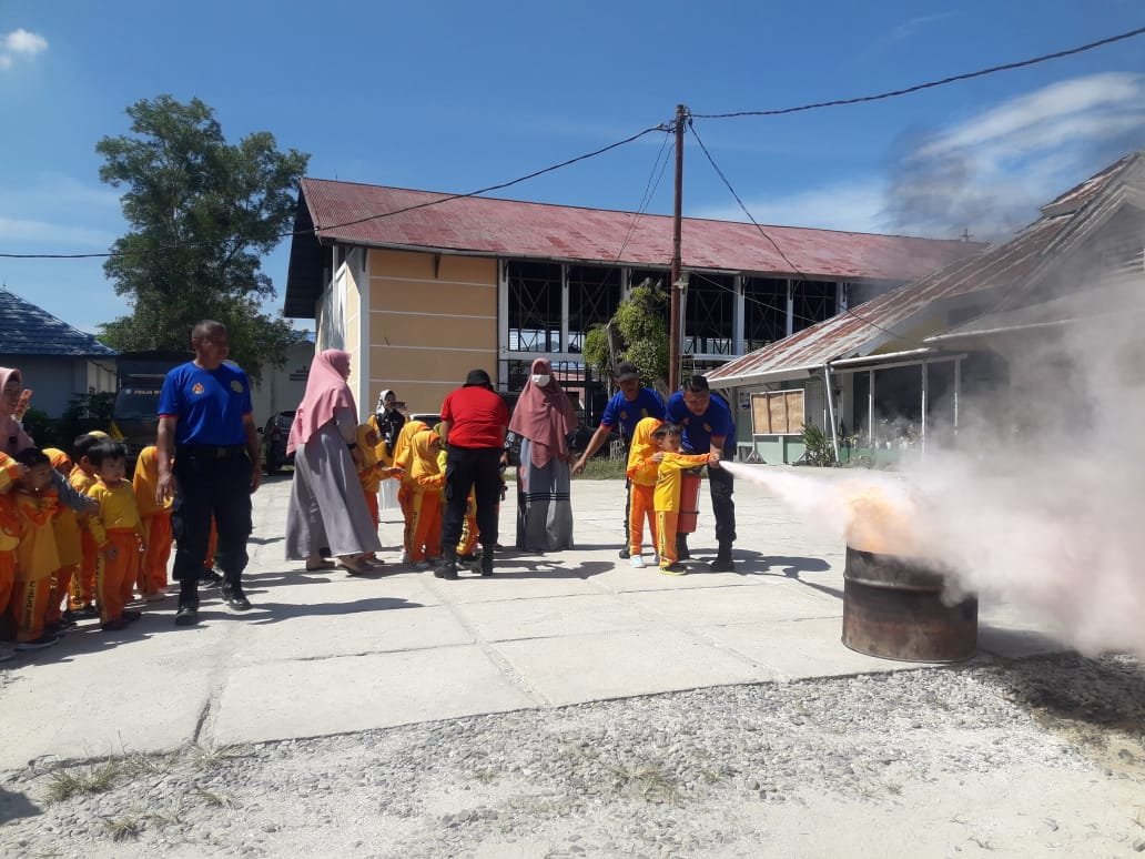 Edukasi peran Damkar terhadap para siswa di provinsi Gorontalo.