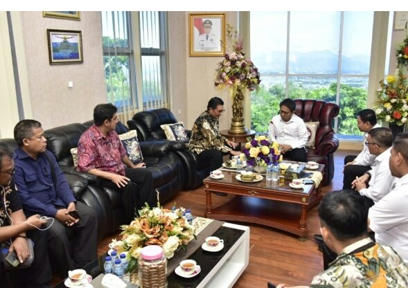 Penjagub Gorontalo saat menerima Wakil Ketua Majelis Permusyawaratan Rakyat (MPR) RI, Fadel Muhammad