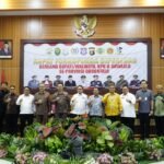 Bupati Gorontalo Utara Thariq Modanggu saat menghadiri rapat Forkopimda diperluas bersama Bupati/Walikota, KPU dan Bawaslu