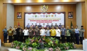 Bupati Gorontalo Utara Thariq Modanggu saat menghadiri rapat Forkopimda diperluas bersama Bupati/Walikota, KPU dan Bawaslu