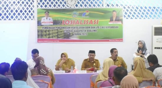 Sekda Boalemo, Sherman Moridu, saat membuka sosialisasi pembinaan penyaluran Gas LPG tingkat Kabupaten Boalemo