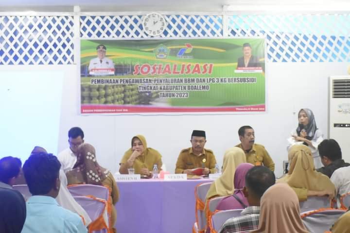 Sekda Boalemo, Sherman Moridu, saat membuka sosialisasi pembinaan penyaluran Gas LPG tingkat Kabupaten Boalemo