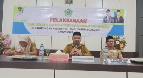 Sekda Boalemo, Sherman Moridu, saat membuka ujian penyesuaian kenaikan pangkat bagi ASN di lingkungan pemerintah daerah Boalemo