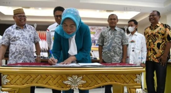 Ketua TP PKK Provinsi Gorontalo, Gamaria Purnamawati Monoarfa, pada Rembuk Stunting di aula rumah jabatan Gubernur Gorontalo