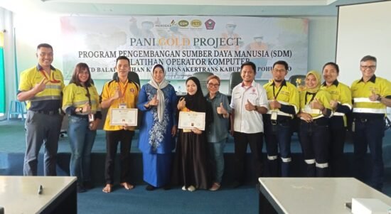 Foto bersama peserta program pelatihan computer operator asistant