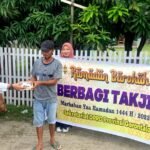 Sekretariat DPRD Provinsi Gorontalo bagikan takjil kepada masyarakat
