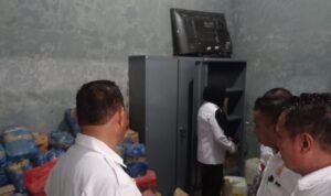 Satpol PP melakukan Pengecekan Penyitaan Miras di gudang Penitipan negara