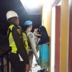 Petugas Satpol PP Pemprov Berkolaborasi dengan TNI Melakukan Razia