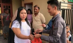 Salah Satu Pegawai Magang Kominfo Berbagi Takjil