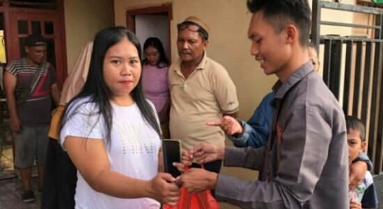 Salah Satu Pegawai Magang Kominfo Berbagi Takjil