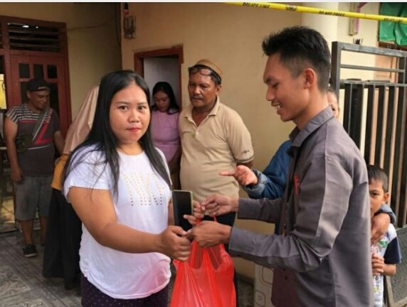 Salah Satu Pegawai Magang Kominfo Berbagi Takjil