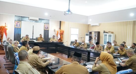 Pemkab Gorontalo Utara saat melaksanakan rapat evaluasi HUT Gorontalo Utara ke 14 (Foto : Humas)