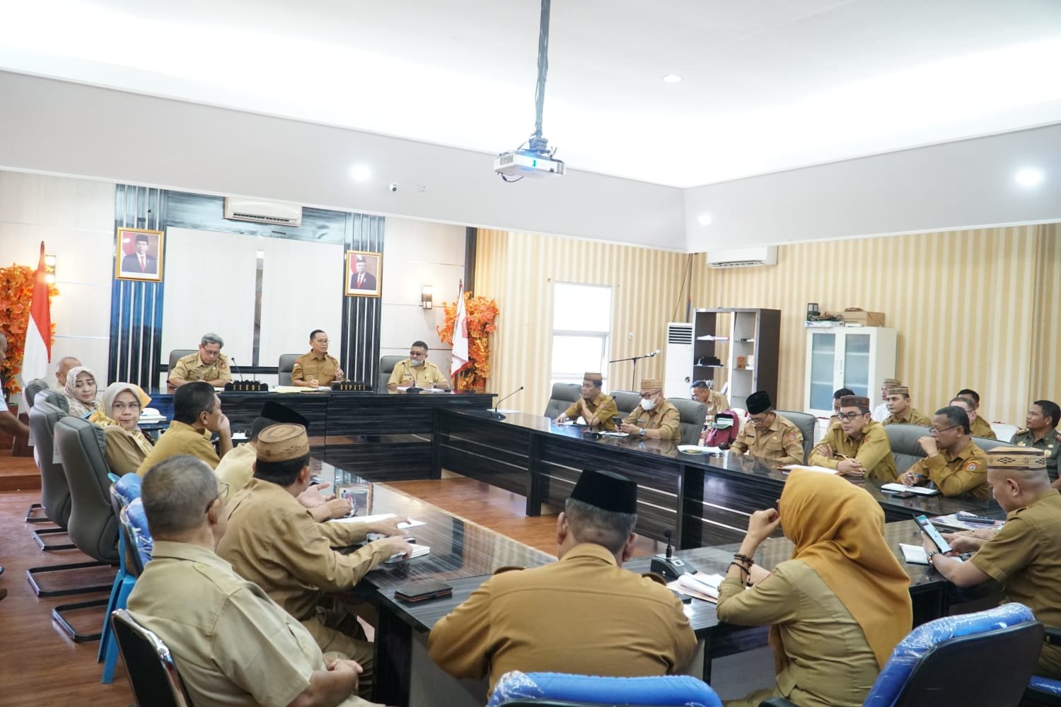 Pemkab Gorontalo Utara saat melaksanakan rapat evaluasi HUT Gorontalo Utara ke 14 (Foto : Humas)