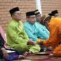 Bupati Gorontalo Utara Thariq Modanggu saat pelaksanaan proses adat Tonggeyamo penetapan Idul Fitri 1444 Hijriyah(Foto : Humas)