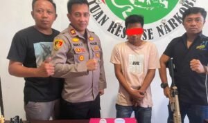 Res Narkoba Polres Pohuwato bersama terduga pelaku pemilik barang Narkotika