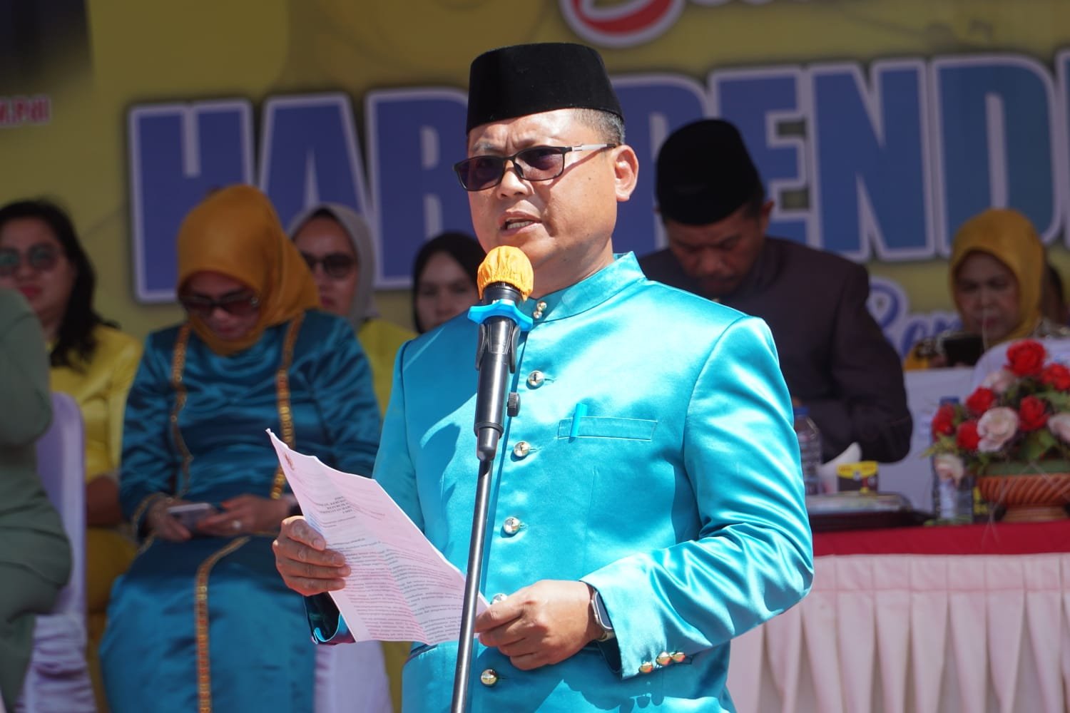 Bupati Thariq Modanggu saat memimpin upacara Hari Pendidikan Nasional (Foto:Humas)