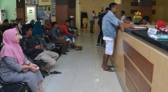 Suasana LayananPembayaran Pajak Kendaraan Bermotor Daerah.