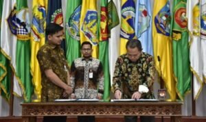 Ismail Pakaya (kanan) saat mengikuti geladi pelantikan Penjabat Gubernur Gorontalo bertempat di Sasana Bhakti Praja, Kemendagri, Jakarta