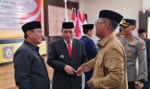 Bupati Gorontalo Utara Thariq Modanggu saat menghadiri serah terima jabatan Penjabat Gubernur Gorotalo