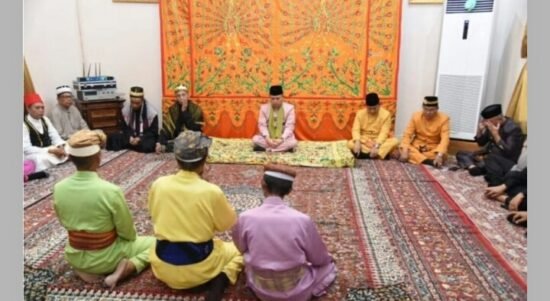 PJ Gubernur Gorontalo Ismail Pakaya disambut Adat Moloopu