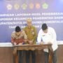 Penjabup Boalemo Hendriwan bersama Ketua DPRD Boalemo saat melakukan penandatanganan berita acara penerimaan hasil pemeriksaan LKPD Pemkab Boalemo dari BPK RI Perwakilan Provinsi Gorontalo