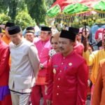 Penjabup Boalemo Sherman Moridu saat mengikuti prosesi adat Moloopu