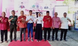 Penjabat Sekda Boalemo saat menghadiri penamatan siswa SMP 1 Negeri Paguyaman