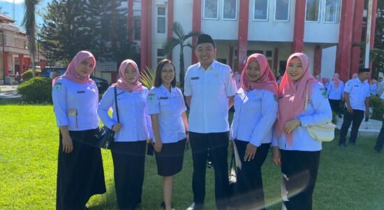 Enam nakes Berlian