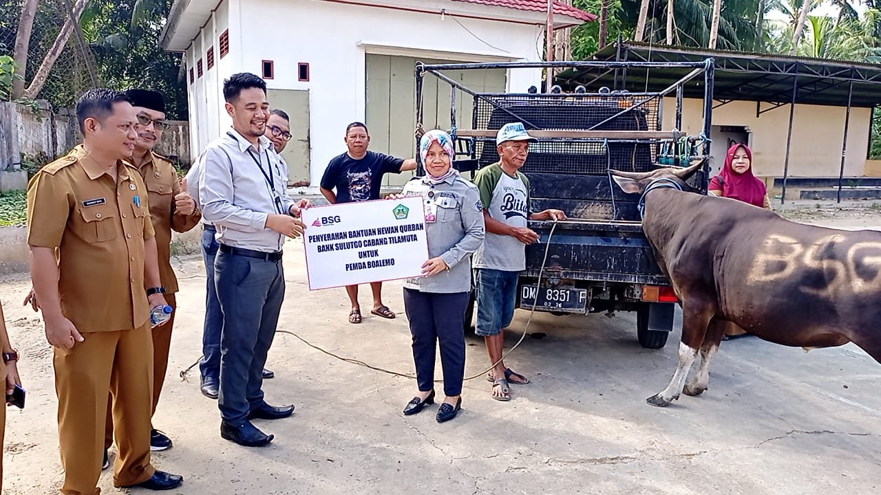 Penyerahan Hewan Qur'an ke Pemkab Boalemo dari Bank SulutGo