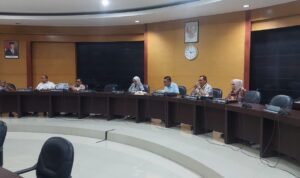 Rapat komisi I Deprov Bersama Biro hukum maupun Satpol PP Pemprov