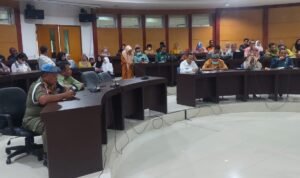 Rapat Komisi I Deprov Bersama Biro Hukum, Dinas Pendidikan maupun Satpol PP Kamis kemarin