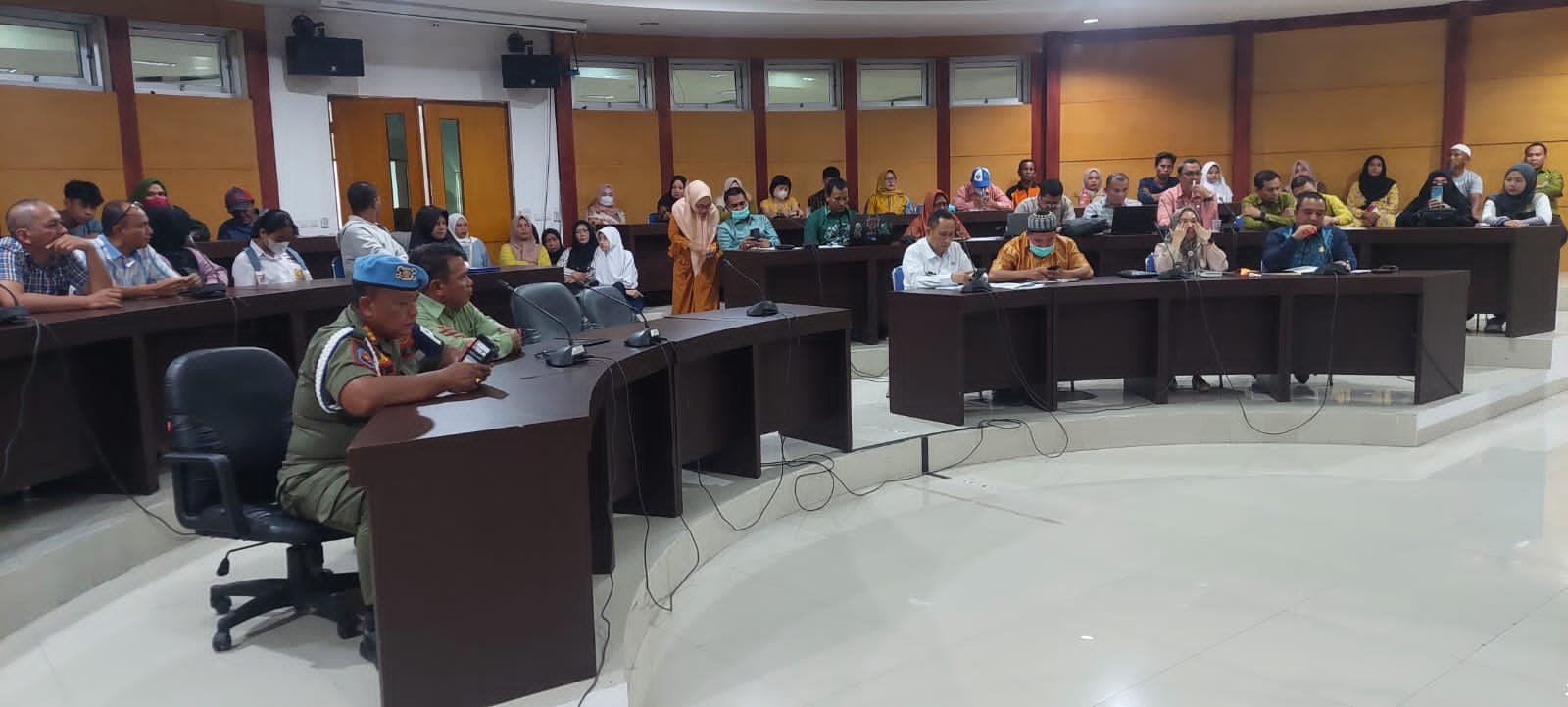 Rapat Komisi I Deprov Bersama Biro Hukum, Dinas Pendidikan maupun Satpol PP Kamis kemarin