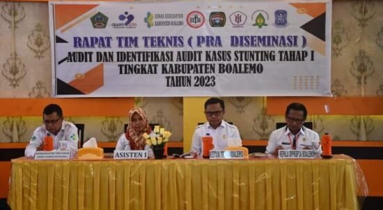 Pj. Sekda Boalemo Supandra Nur saat membuka rapat tim teknis (Pra Diseminasi) audit dan indentifikasi audit kasus stunting tahap I tingkat kabupaten Boalemo