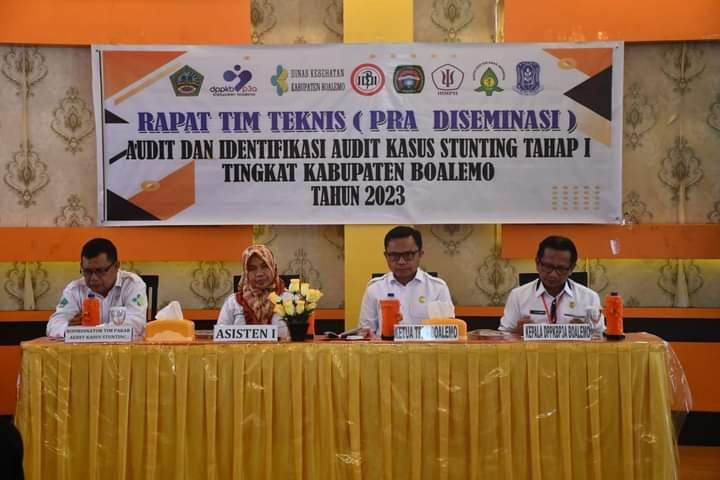 Pj. Sekda Boalemo Supandra Nur saat membuka rapat tim teknis (Pra Diseminasi) audit dan indentifikasi audit kasus stunting tahap I tingkat kabupaten Boalemo