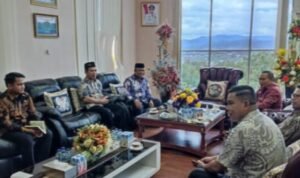 Kepala Kantor Kementerian Agama Provinsi Gorontalo Muflih B. Fattah dan jajarannya, saat melakukan pertemuan dengan Penjabat Gubernur Gorontalo Ismail Pakaya, di ruang Kerja Gubernuran