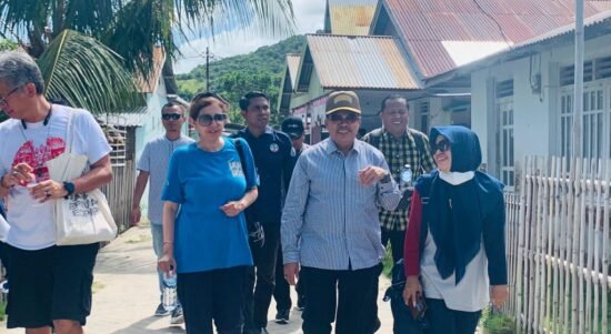 Paris Jusuf Ketua DPRD Provinsi Gorontalo Bersama Tim UNESCO dan kementerian pariwisata melakukan penilaian terhadap wisata The Hidden Gem (Geosite dan Culture) di Desa Biluhu Timur
