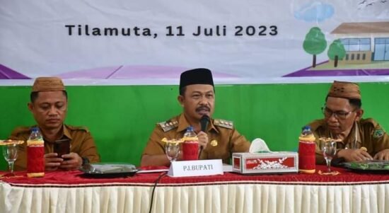 Penjabup Boalemo saat membuka In House Training Program Sekolah Penggerak