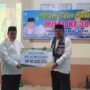 Adhan Dambea Menyerahkan Bantuan Dana Kepada Pengurus Taman Pengajian Alquran (TPQ) Al-Muttaqien, Kelurahan Siendeng, Kecamatan Hulonthalangi, Kota Gorontalo
