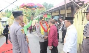 Pj. Bupati Boalemo Sherman Moridu saat menyambut kunjungan kerja Kapolda Gorontalo