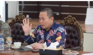 Pejabat Gubernur Ismail Pakaya saat melakukan pertemuan bersama Balai Pelaksanaan Jalan Nasional Gorontalo, di Aula Rujab Gubernur