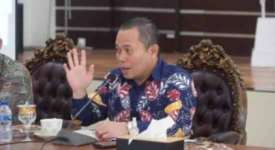 Pejabat Gubernur Ismail Pakaya saat melakukan pertemuan bersama Balai Pelaksanaan Jalan Nasional Gorontalo, di Aula Rujab Gubernur
