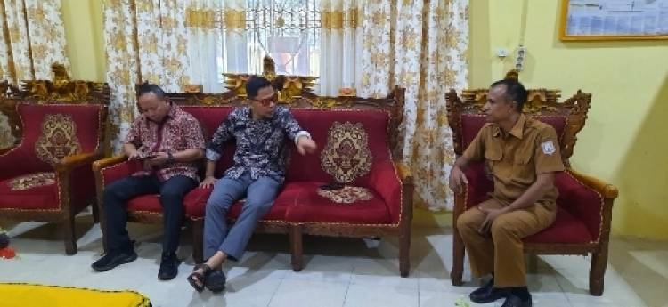 Irwan Mamesa Bersama anggota Deprov komisi I Melakukan Monitoring Pemilih Pemula Yang Berada di SMK Batudaa Kabupaten Gorontalo