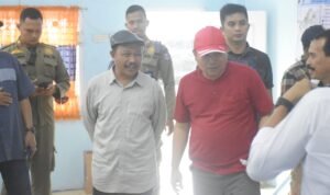 Penjabup Boalemo Sherman Moridu mendampingi Penjagub Gorontalo Ismail Pakaya dalam rangka peninjauan pekerjaan pelabuhan