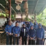Foto bersama Kepala Bapppeda Sofian Ibrahim (kiri) bersama seluruh peserta yang mengikuti workshop finalisasi Inovasi Perangkat Daerah, di Bohulo Camp, Dulamayo