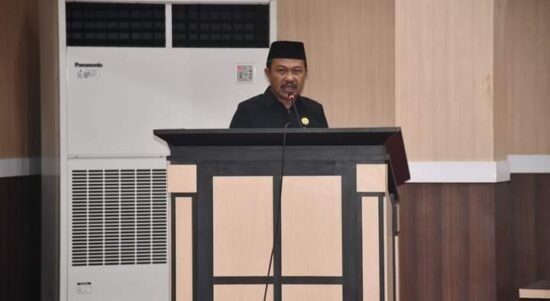 Pj Bupati Boalemo Sherman Moridu saat menghadiri rapat paripurna DPRD Boalemo terkait ranperda pertanggungjawaban APBD tahun 2022