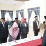 Bupati Gorontalo Utara Thariq Modanggu saat melantik pejabat Gorut