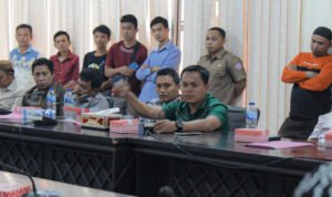 Politisi PPP Febriyanto Mardain ( Kemeja hijau)