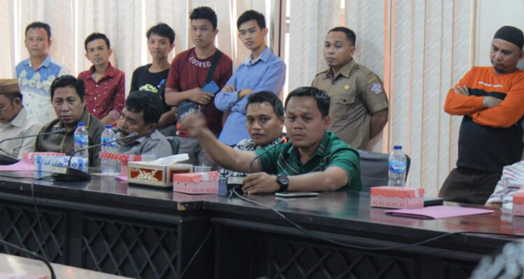 Politisi PPP Febriyanto Mardain ( Kemeja hijau)