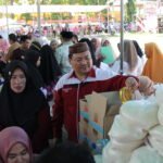 Kepala Dinas Perindagkop Ibrahim Kiraman Kawal Pasar Murah di Gebyar SMS, Kecamatan Buntulia